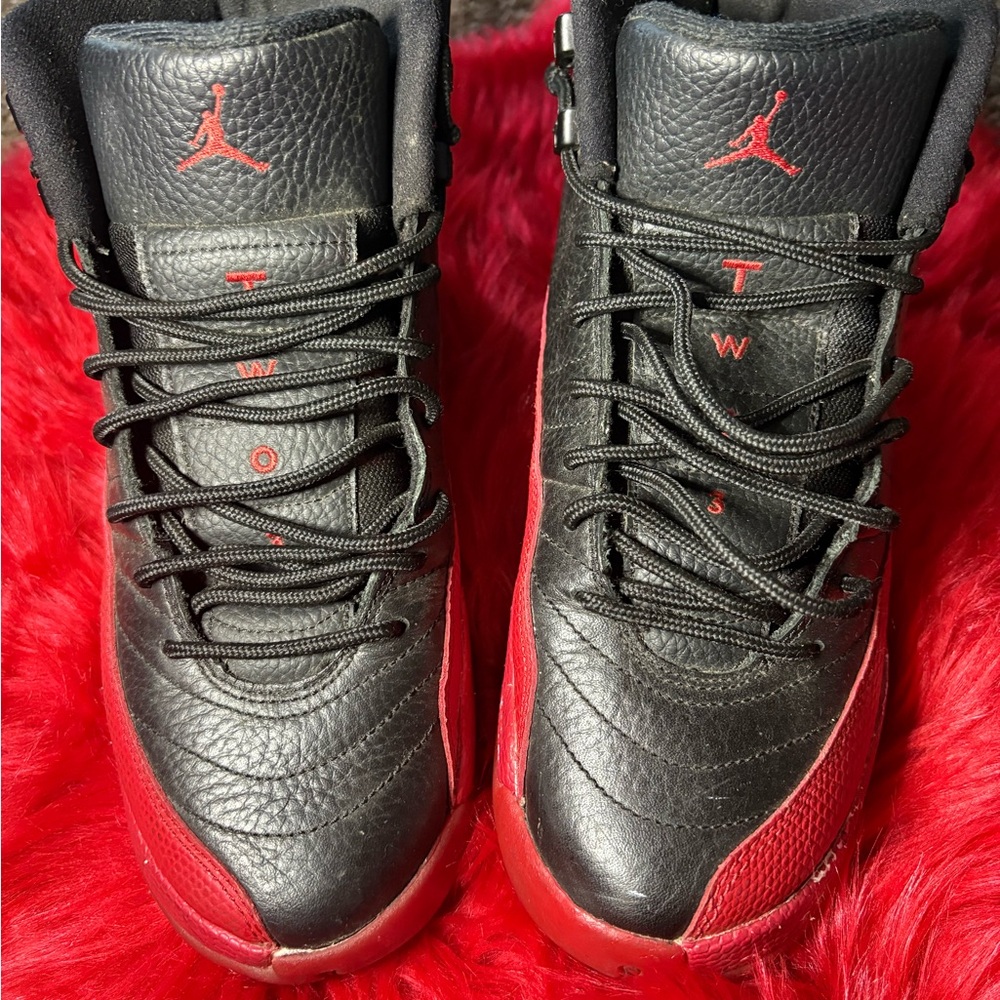 Jordan Men's Black and Red Sneakers